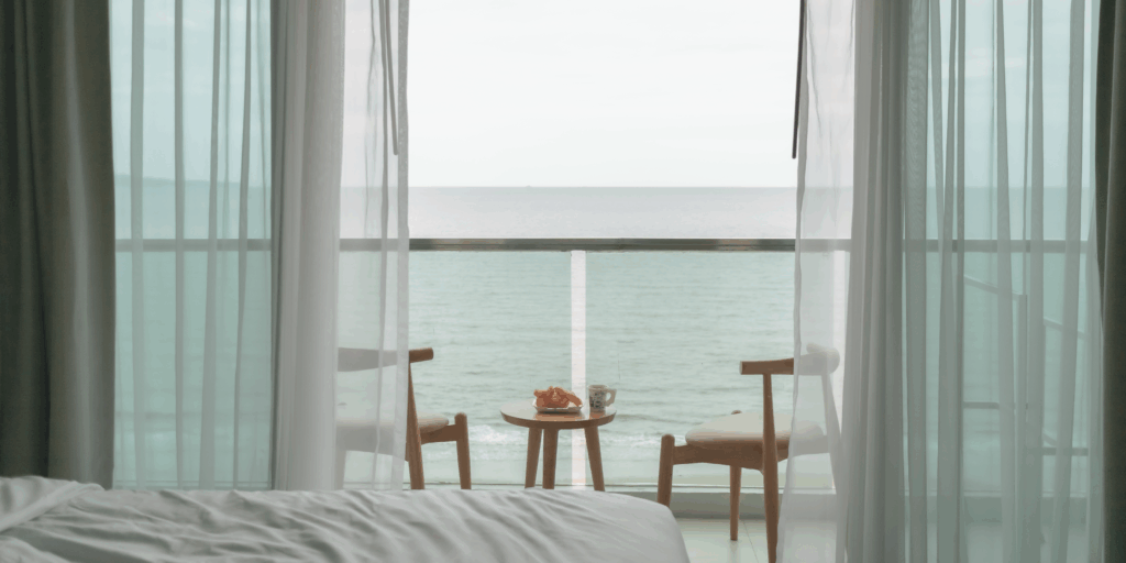 Hôtel 3 étoiles et restaurant face à la mer