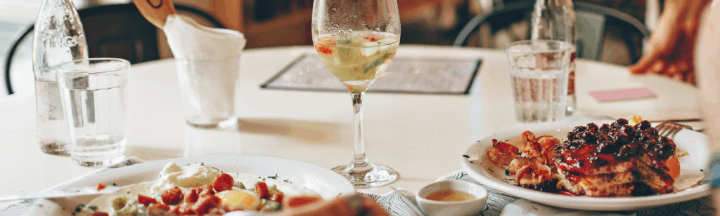 Restaurant traditionnel avec formule du midi, menus, spécialités et traiteur avec livraison à dom dans une zone touristique, à proximité de Saint-Jean-de-Monts
